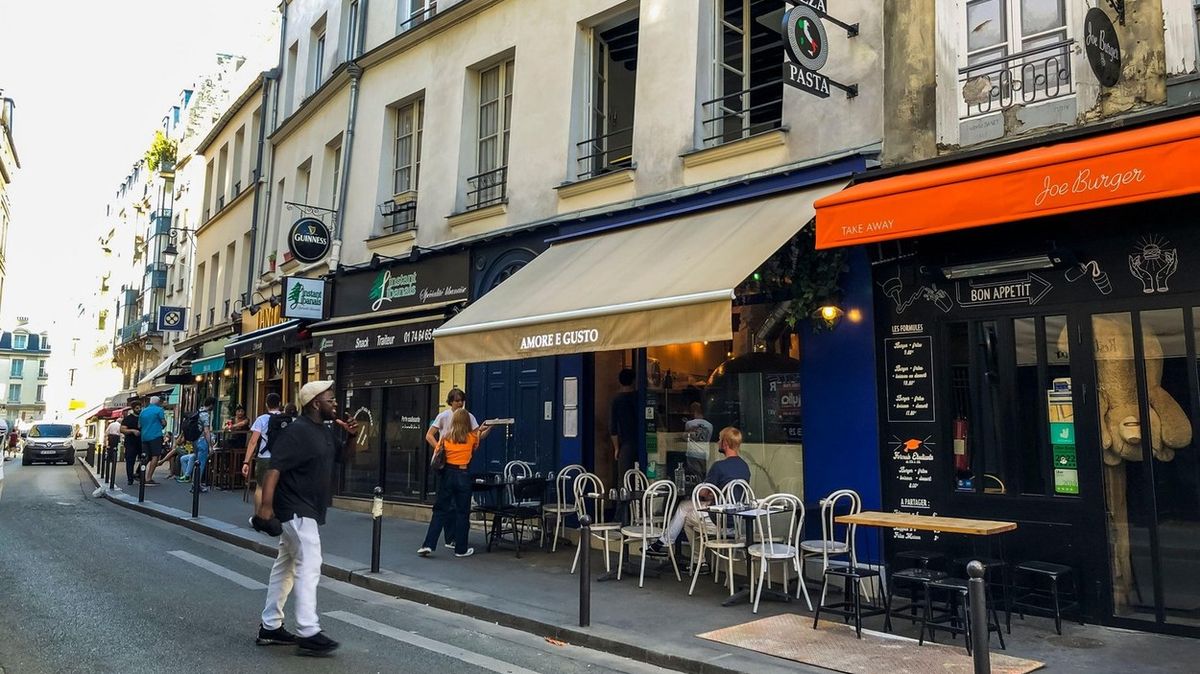 Francie chce šetřit energii: Když klimatizace, tak zavřené dveře v obchodě